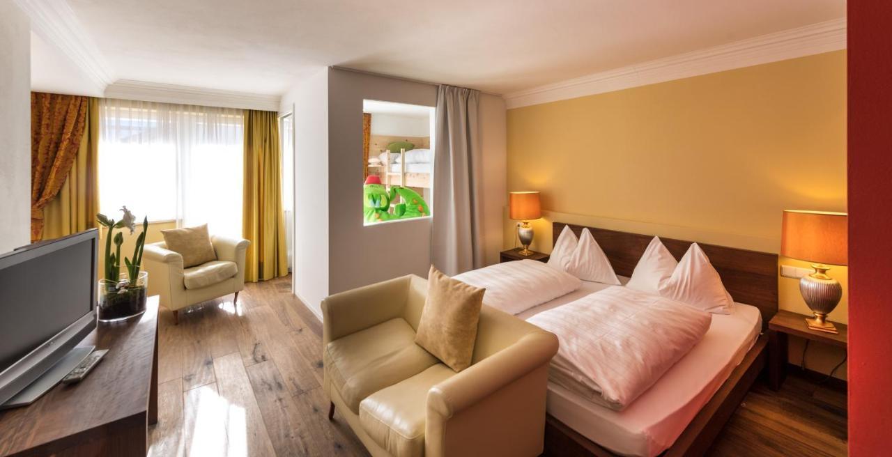 Hotel Fameli Olang Exterior photo
